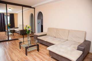 Апартаменты Semi-luxury Apt on Yatsenka 8 near Intourist Hotel Запорожье Апартаменты-1