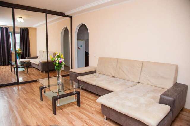 Апартаменты Semi-luxury Apt on Yatsenka 8 near Intourist Hotel Запорожье-3