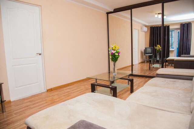 Апартаменты Semi-luxury Apt on Yatsenka 8 near Intourist Hotel Запорожье-4